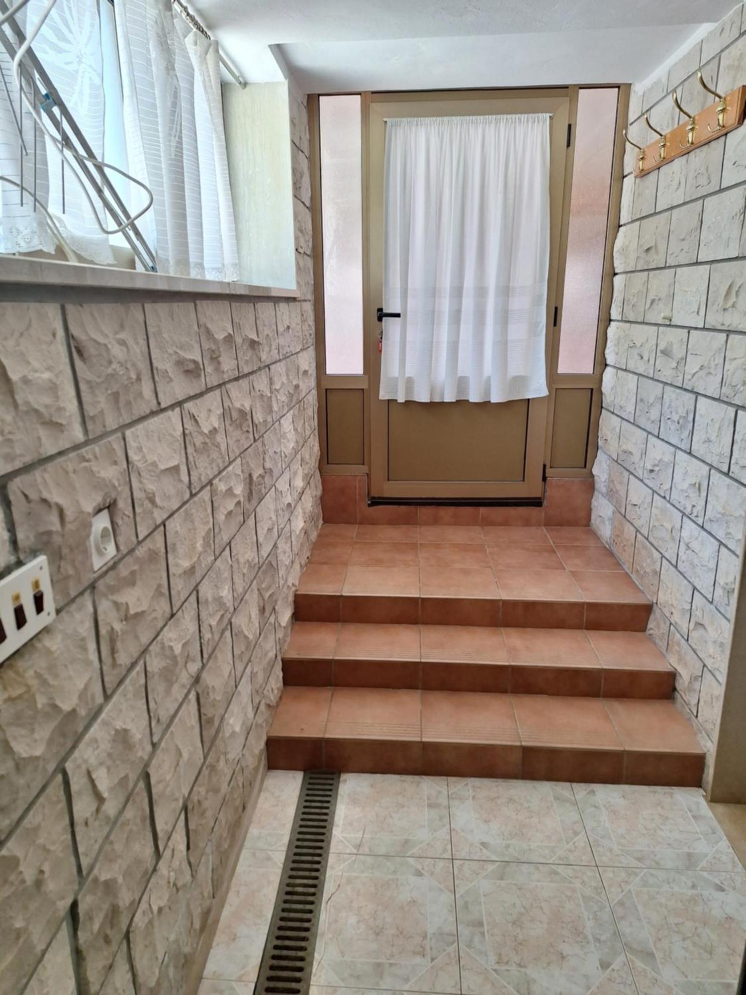 Hana Apartment *